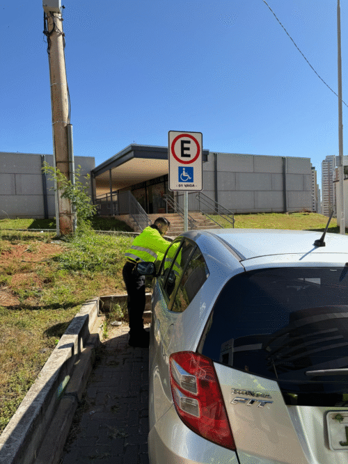 Operação contra estacionamento irregular em Águas Claras