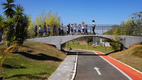 Transitolândia no DF promove experiência inclusiva de educação para o trânsito para crianças surdas
